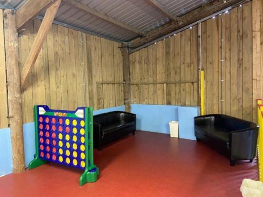 Beautiful Willow Lodge 67-4-6 Persons-Private Hot Tub-Pet Friendly-Tranquil Holiday Away From It All Yet Not Far To St Austell-The Holiday Home Has Two Bedrooms, Living & Dining Area, Equipped Kitchen -Decking-Al Fresco Dining-Fishing Lakes-Pet FrienGrampound エクステリア 写真